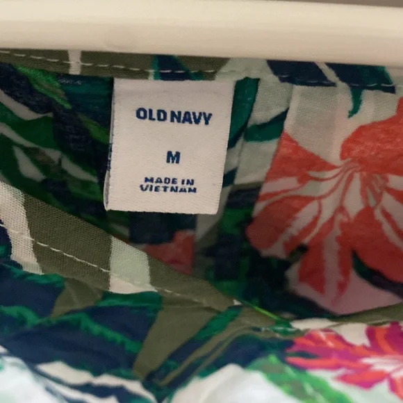 Old navy womens blouse jungle print. Size M - Picture 3 of 4